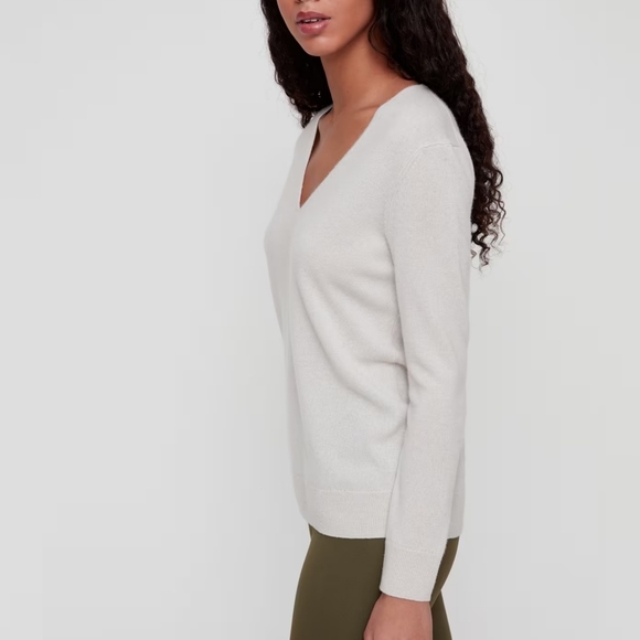 BABATON Luxe Cashmere V Neck Sweater Grey Aritzia XS - Picture 6 of 10